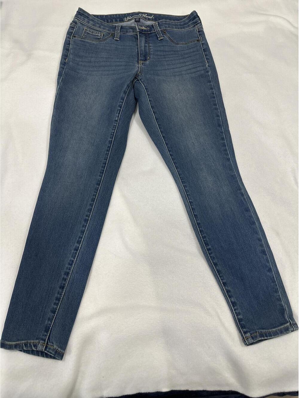 Universal Thread Blue Mid-Wash Denim Jeans 6/28
